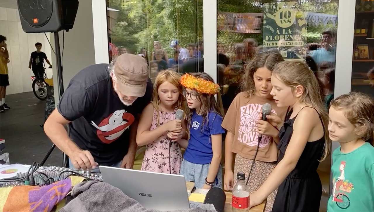 Un Karaoké qui rend les enfants heureux