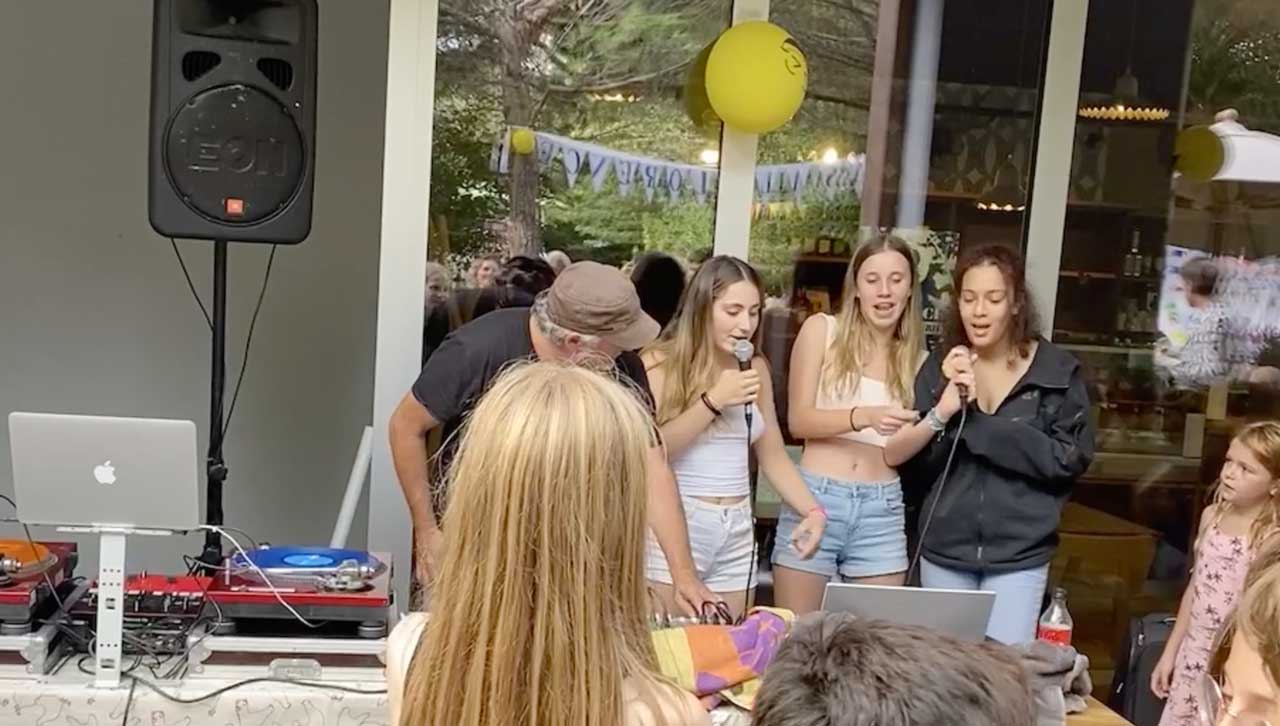 Un Karaoké qui rend les enfants heureux